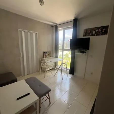 Apartment Cosy Next To The Mall